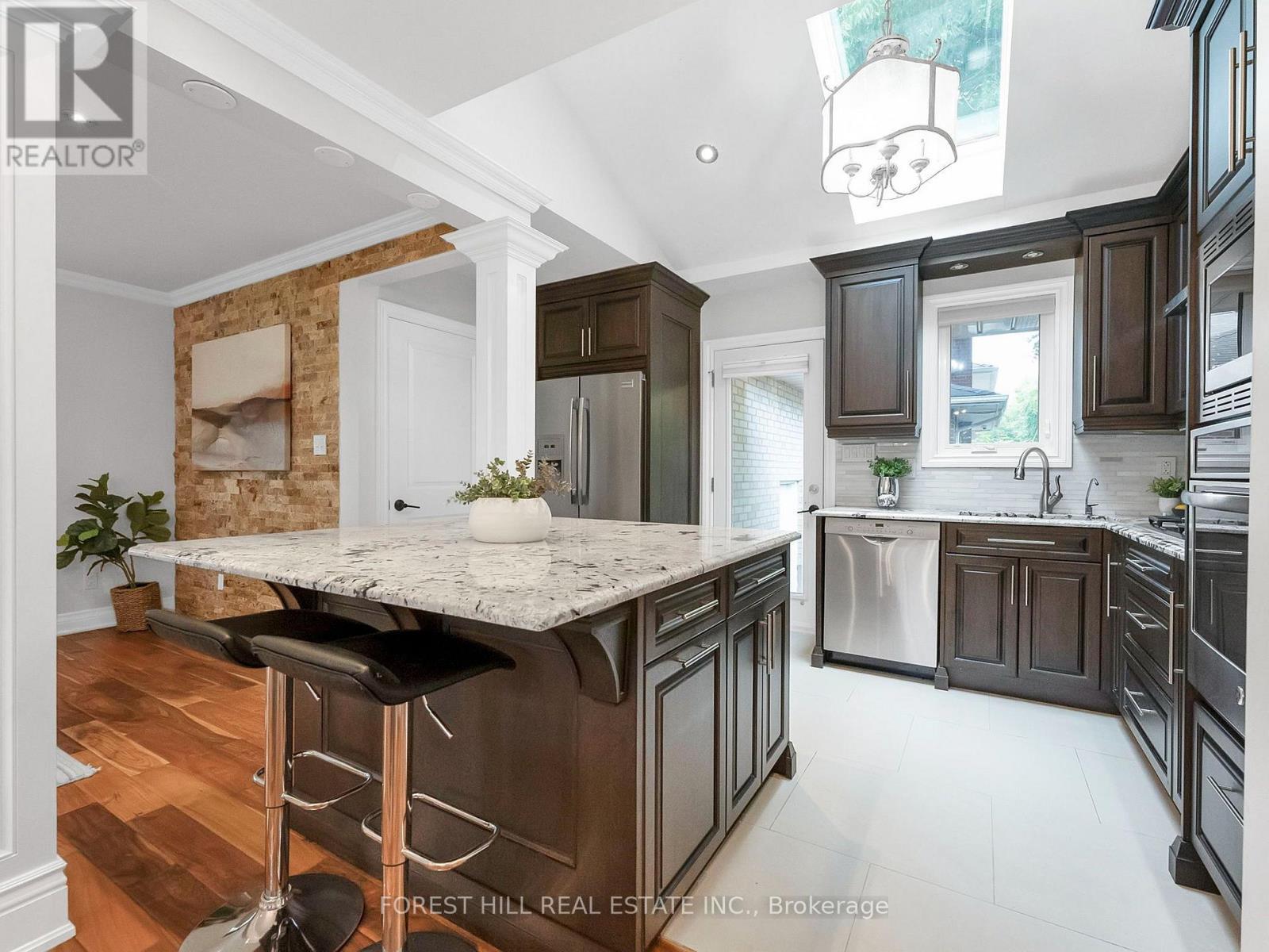 2744 Truscott Drive, Mississauga, Ontario  L5J 2B7 - Photo 6 - W13550014