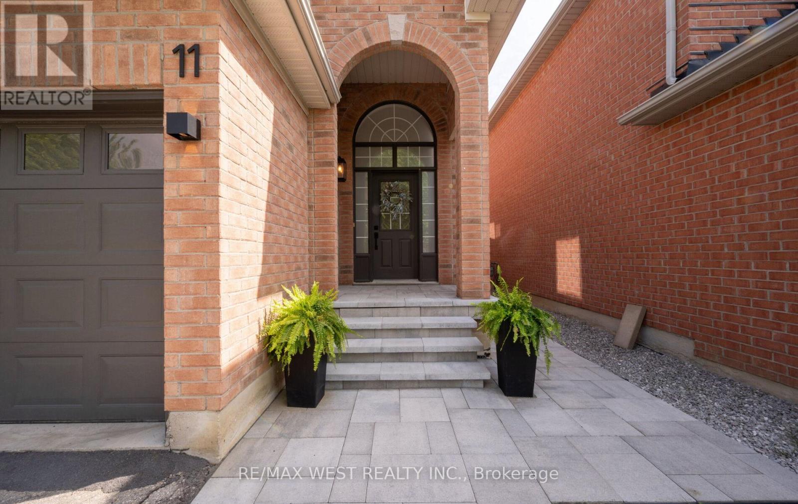 11 Beehive Drive, Caledon, Ontario  L7E 2V4 - Photo 6 - W13550032
