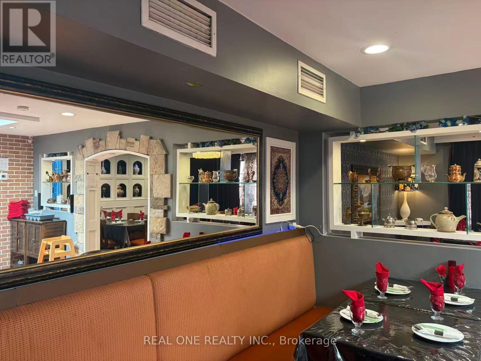 111 Trafalgar Road, Oakville, Ontario  L6J 3G3 - Photo 2 - W13479818