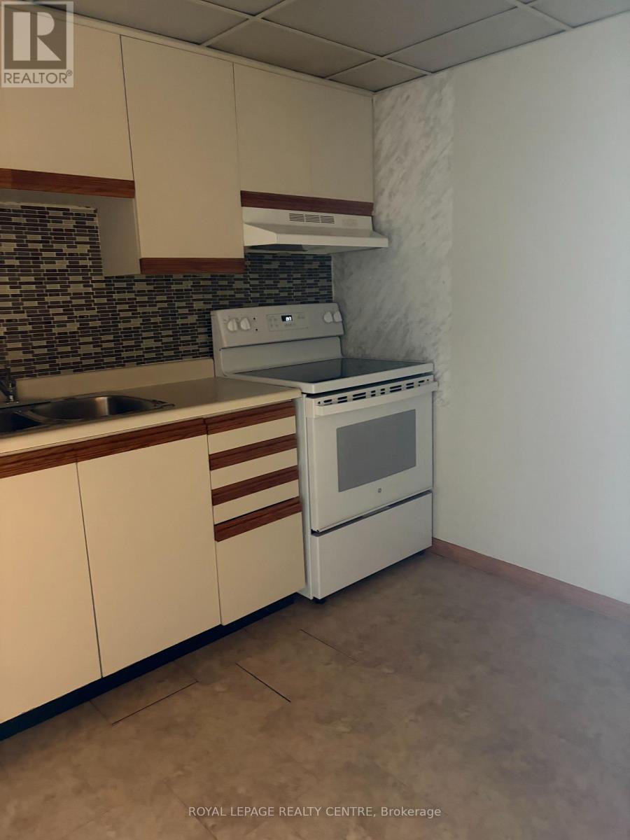 807 - 25 Fairview Road W, Mississauga, Ontario  L5B 3Y8 - Photo 10 - W13529362