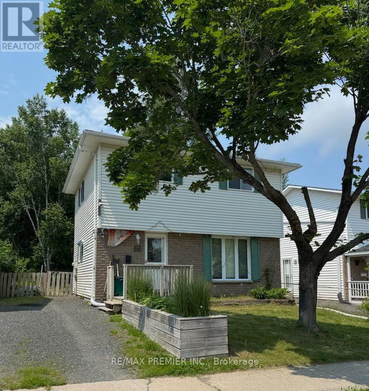 26 HERGOTT AVENUE, Elliot Lake, Ontario