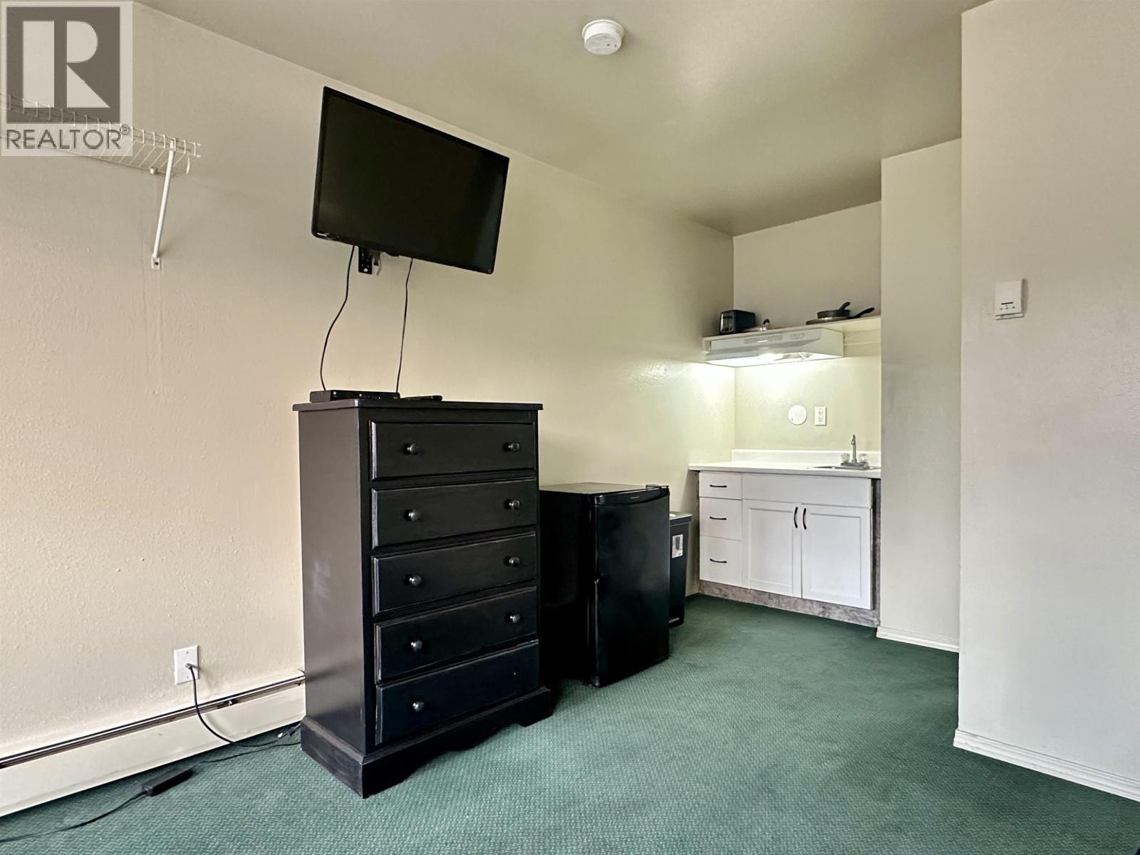 5036 W 51 Avenue, Fort Nelson, British Columbia  V0C 1R0 - Photo 16 - C8080324