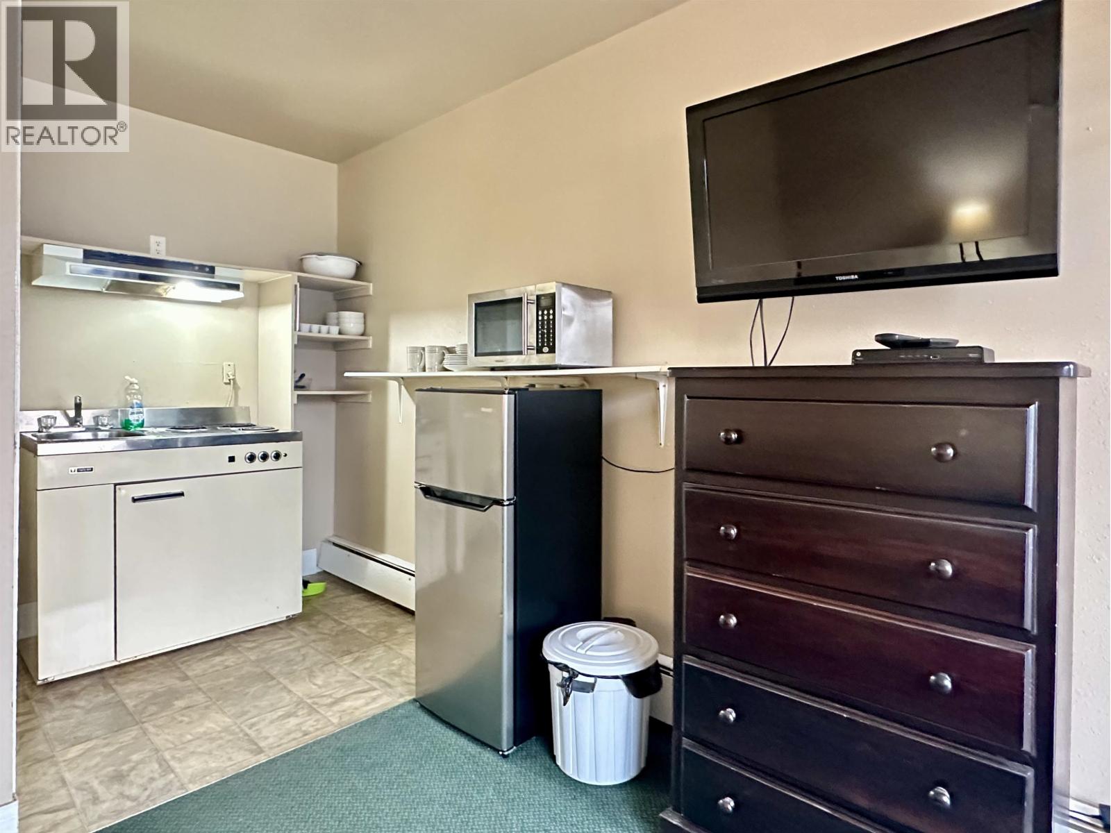 5036 W 51 Avenue, Fort Nelson, British Columbia  V0C 1R0 - Photo 10 - C8080324