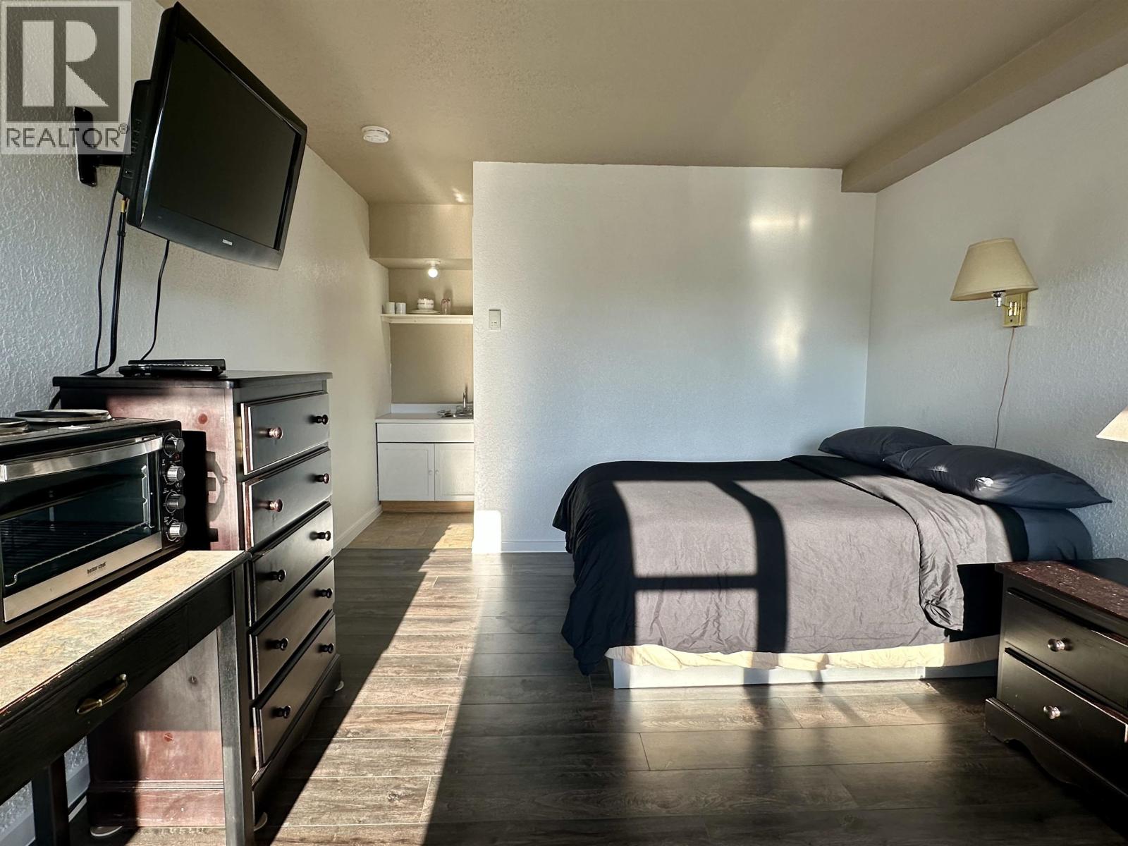 5036 W 51 Avenue, Fort Nelson, British Columbia  V0C 1R0 - Photo 11 - C8080324