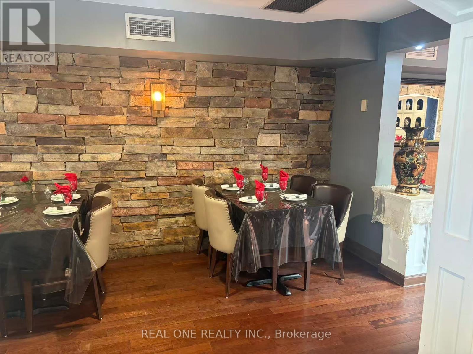 111 Trafalgar Road, Oakville, Ontario  L6J 3G3 - Photo 4 - W13479818