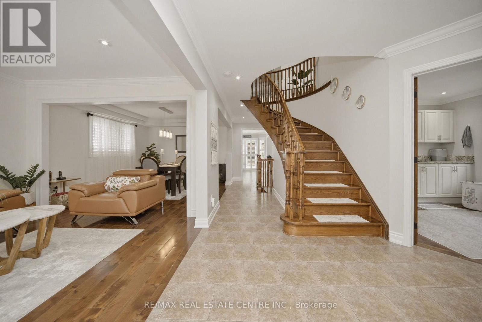 49 Miller Drive, Halton Hills, Ontario  L7G 5P7 - Photo 5 - W13548298