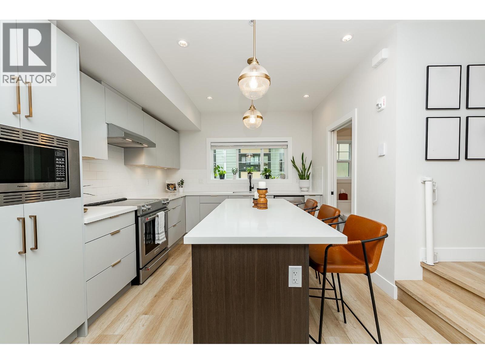 202 80 ELGIN STREET, Port Moody, British Columbia