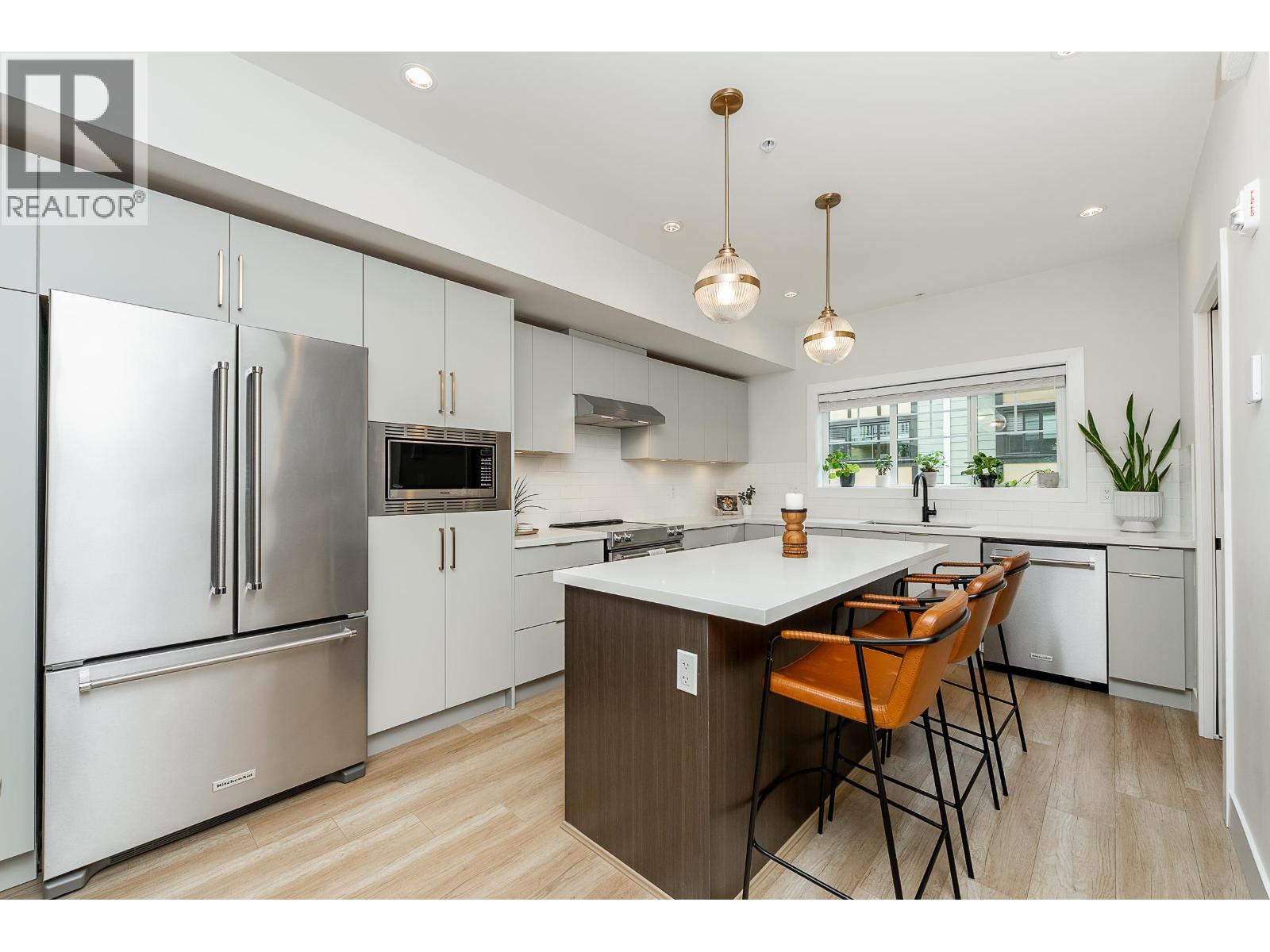 202 80 Elgin Street, Port Moody, British Columbia V3H 0M6 - Photo 2 - R3145028