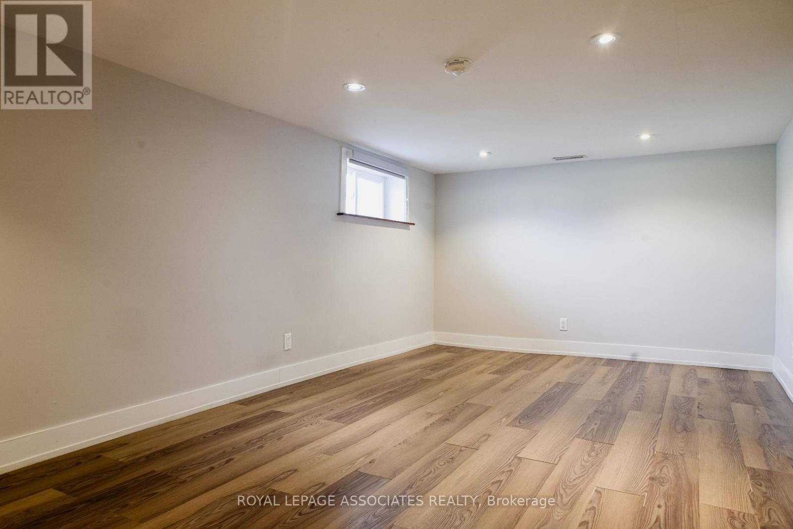 330 Athol Street E, Oshawa, Ontario  L1H 1L1 - Photo 3 - E13550250