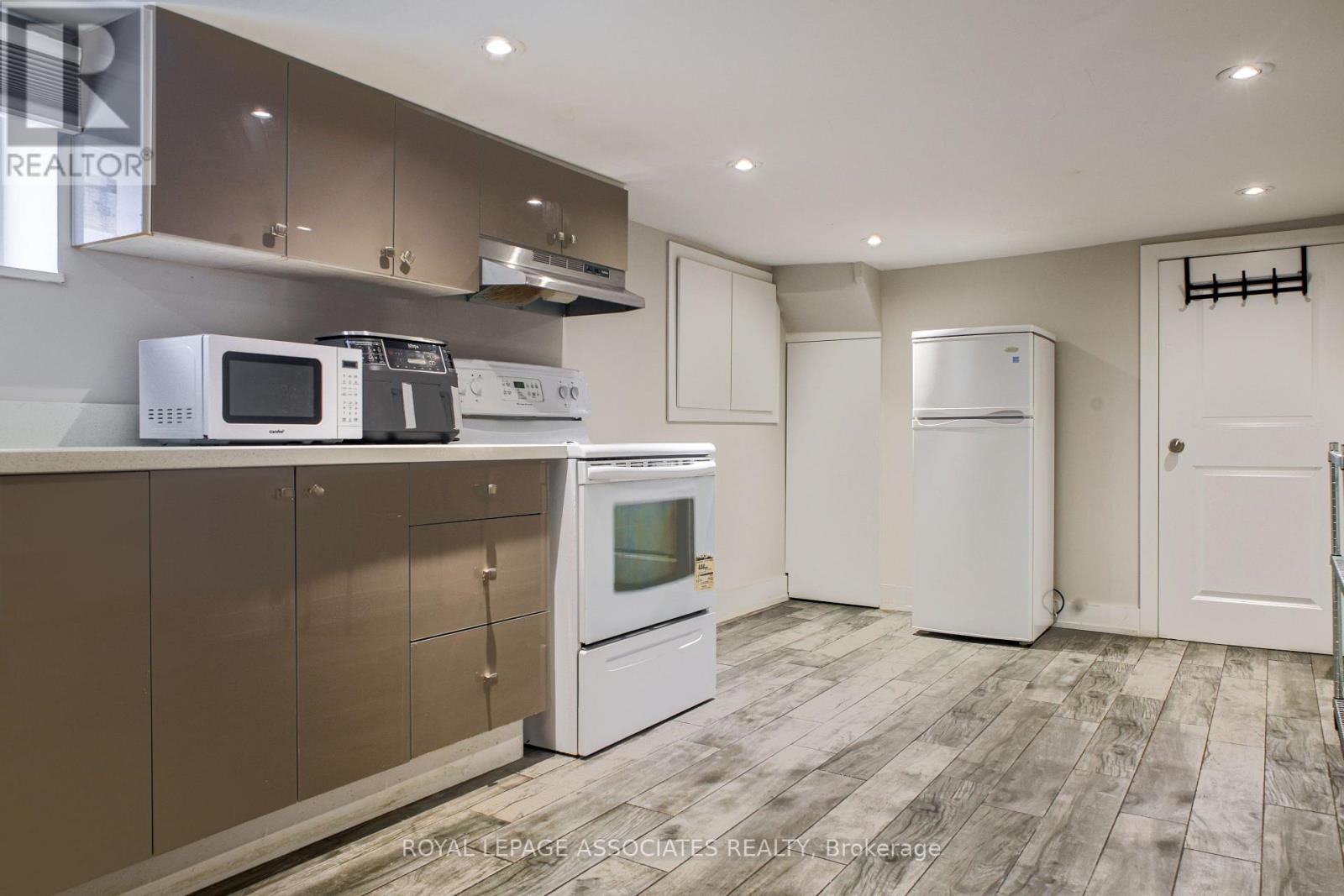 330 Athol Street E, Oshawa, Ontario  L1H 1L1 - Photo 4 - E13550250
