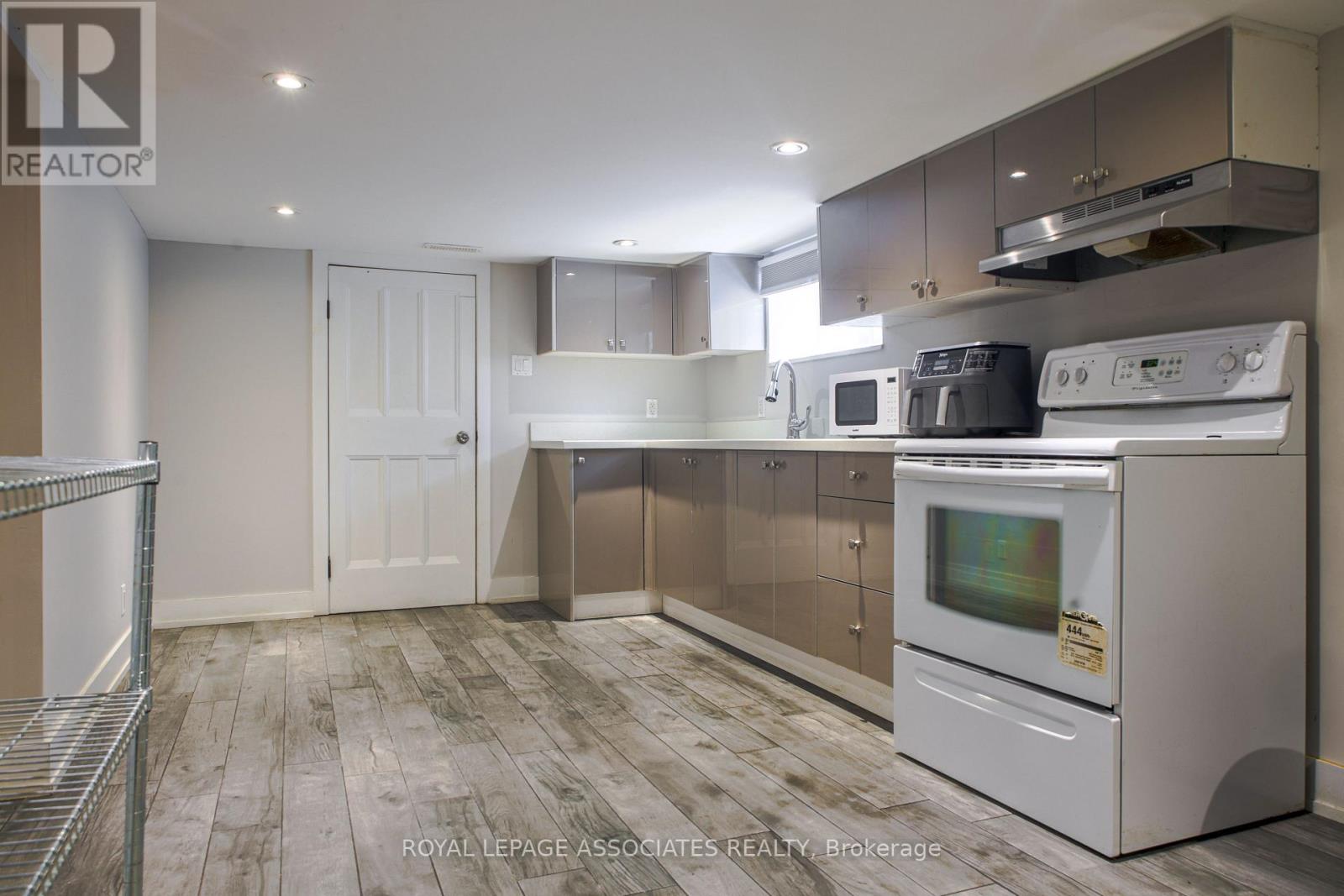 330 Athol Street E, Oshawa, Ontario  L1H 1L1 - Photo 5 - E13550250