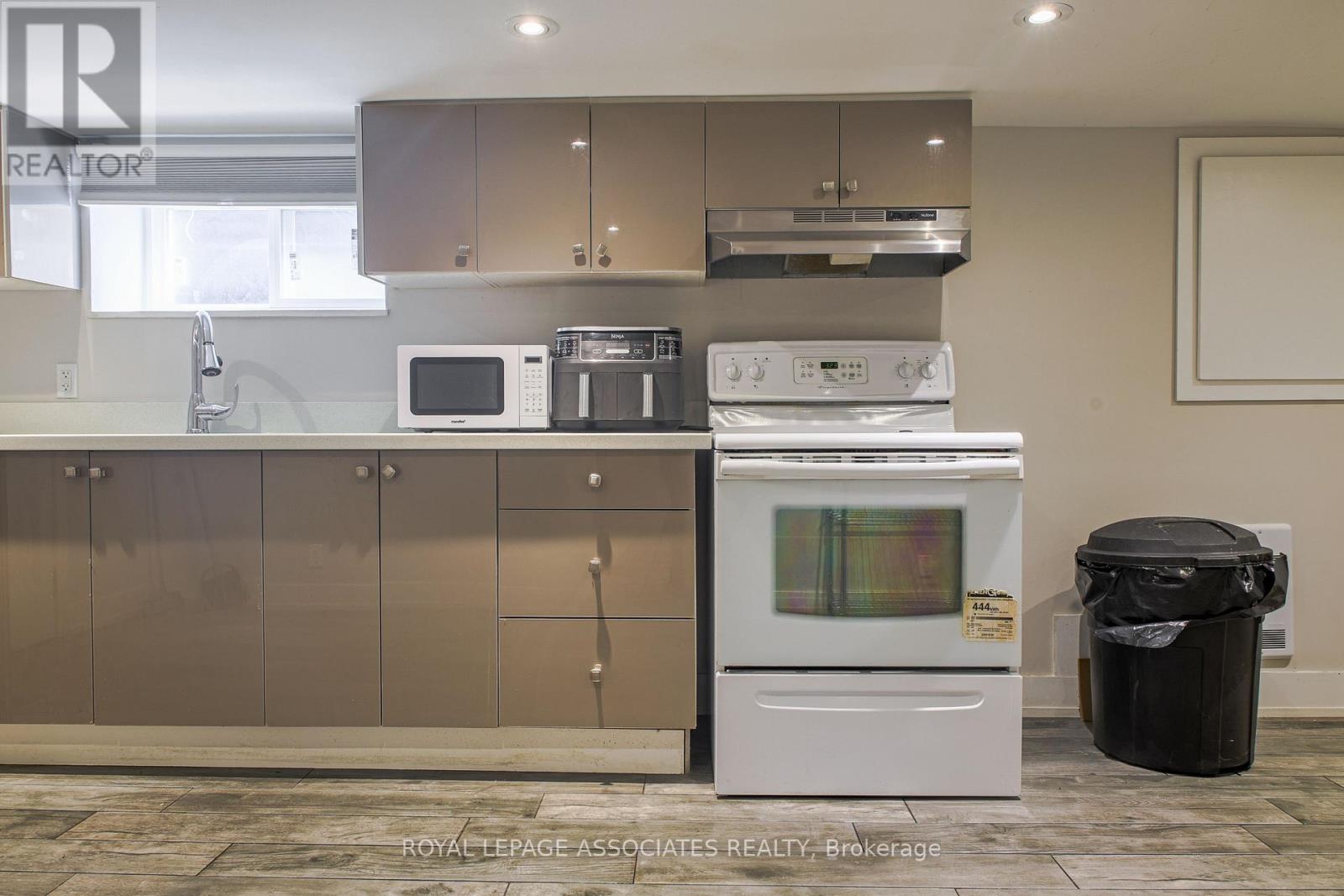 330 Athol Street E, Oshawa, Ontario  L1H 1L1 - Photo 6 - E13550250