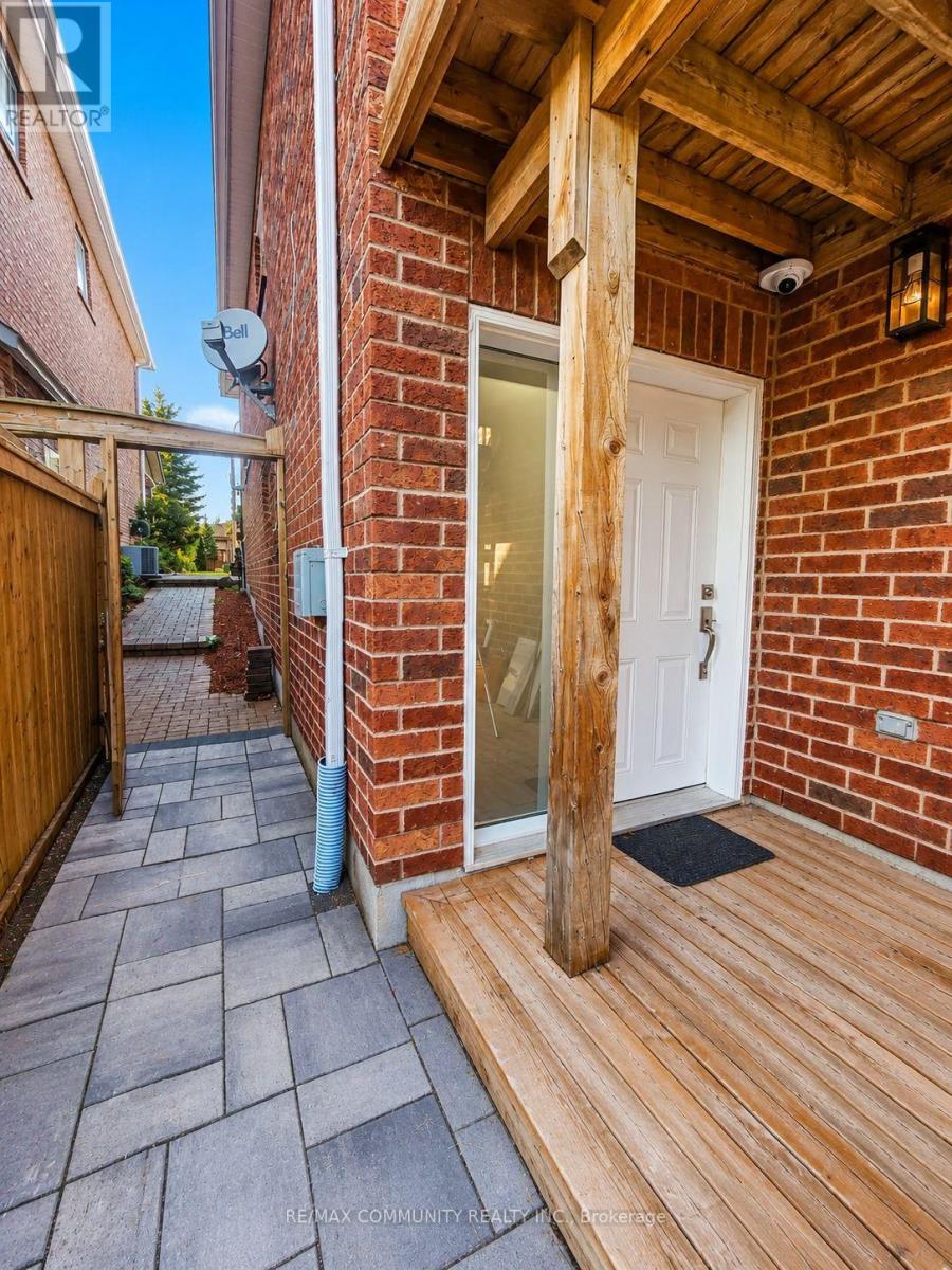 Bsmt - 19 Lacroix Court, Whitby, Ontario L1R 3B4 - Photo 2 - E13550268