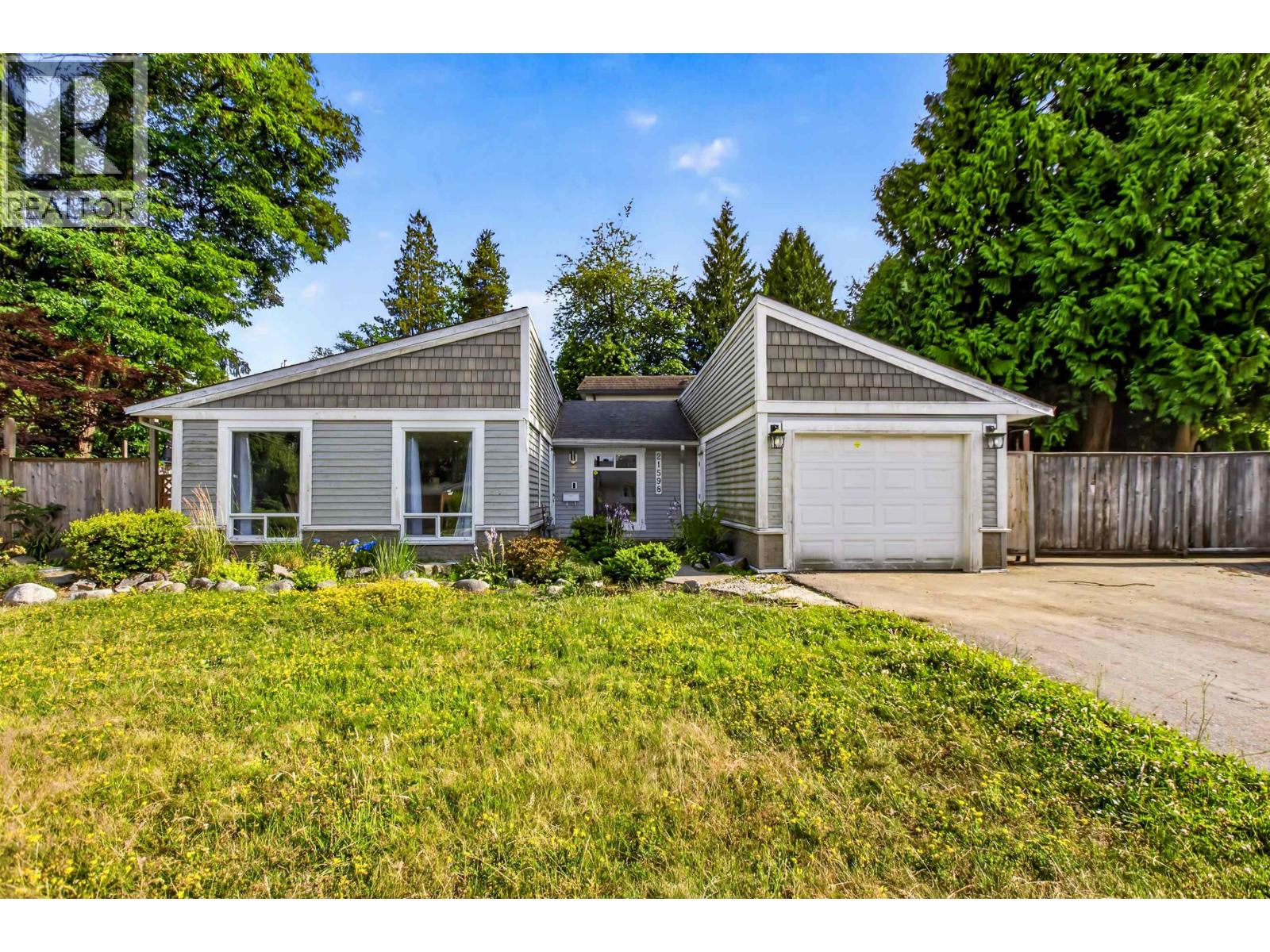 21598 Spring Avenue, Maple Ridge, British Columbia  V4R 2K6 - Photo 2 - R3145050