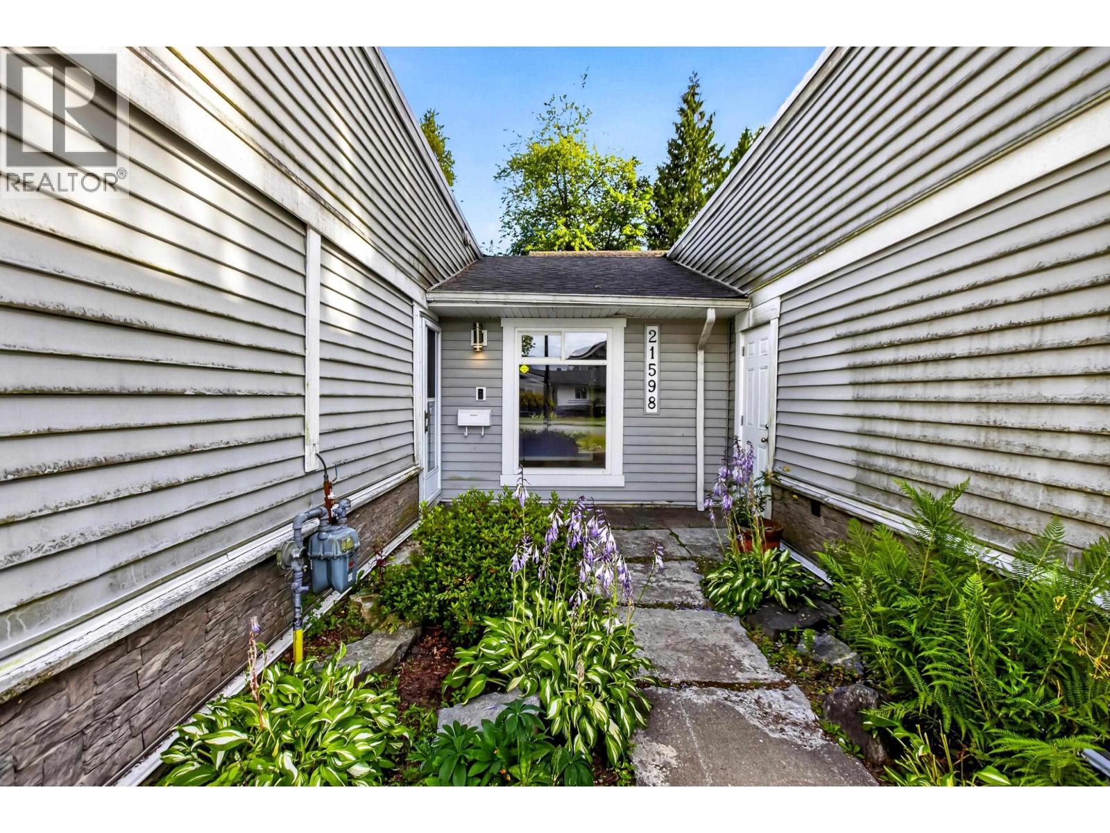 21598 Spring Avenue, Maple Ridge, British Columbia  V4R 2K6 - Photo 3 - R3145050