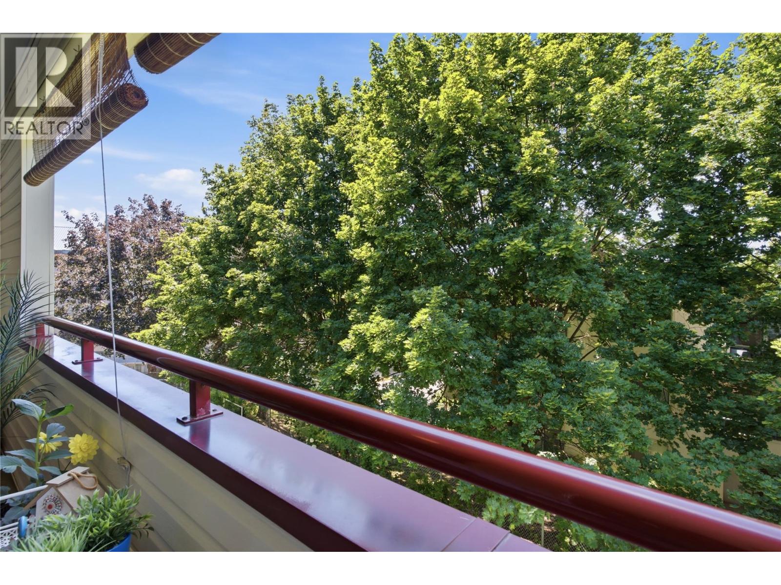 240 Hollywood Road N Unit# 305, Kelowna, British Columbia  V1X 6Y4 - Photo 3 - 10393736