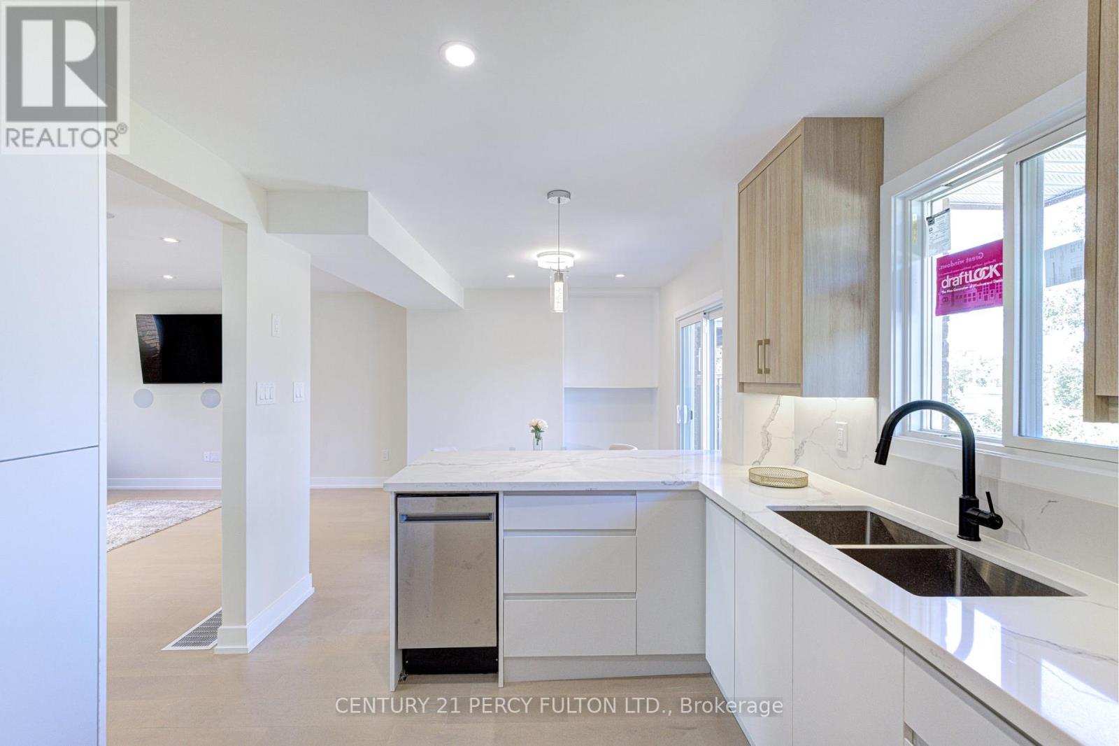 1611 Geta Circle, Pickering, Ontario  L1V 3B5 - Photo 15 - E13523680