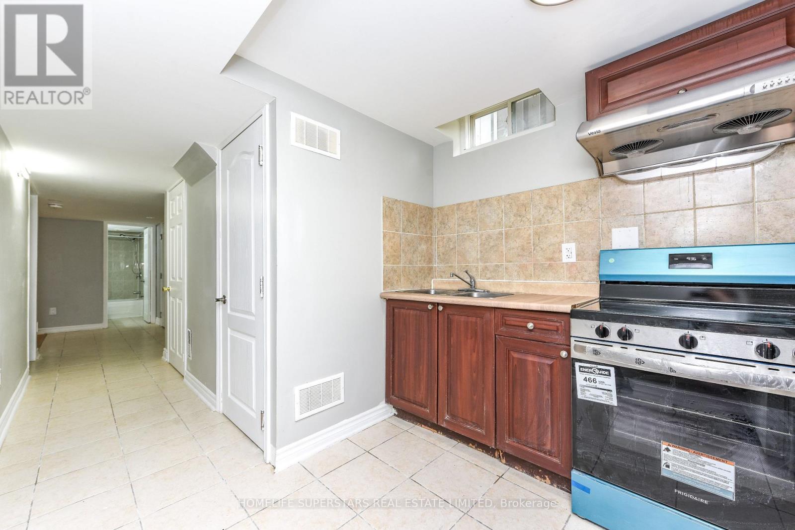 Bsmt - 15 Gold Hill Road W, Brampton, Ontario  L6X 4T6 - Photo 9 - W13434206