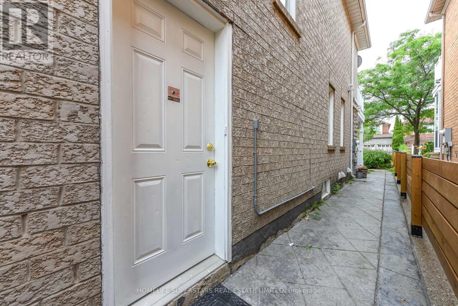 Bsmt - 15 Gold Hill Road W, Brampton, Ontario  L6X 4T6 - Photo 4 - W13434206