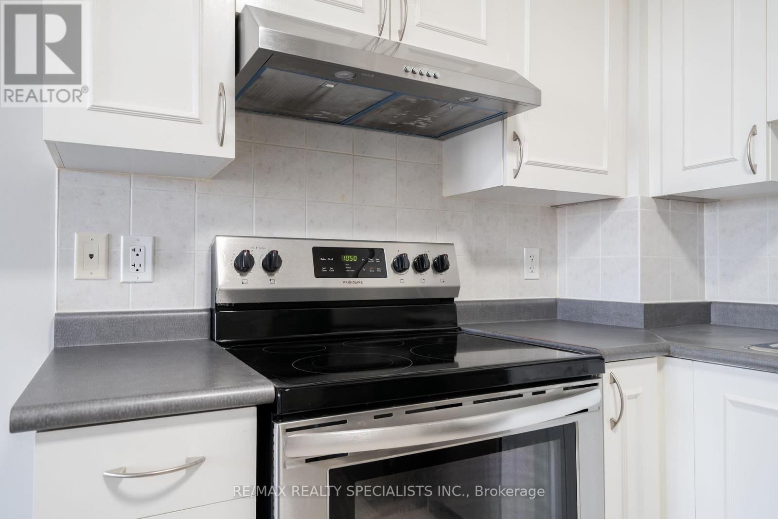 514 - 4 Elsinore Path, Toronto, Ontario  M8V 4G7 - Photo 6 - W13545096