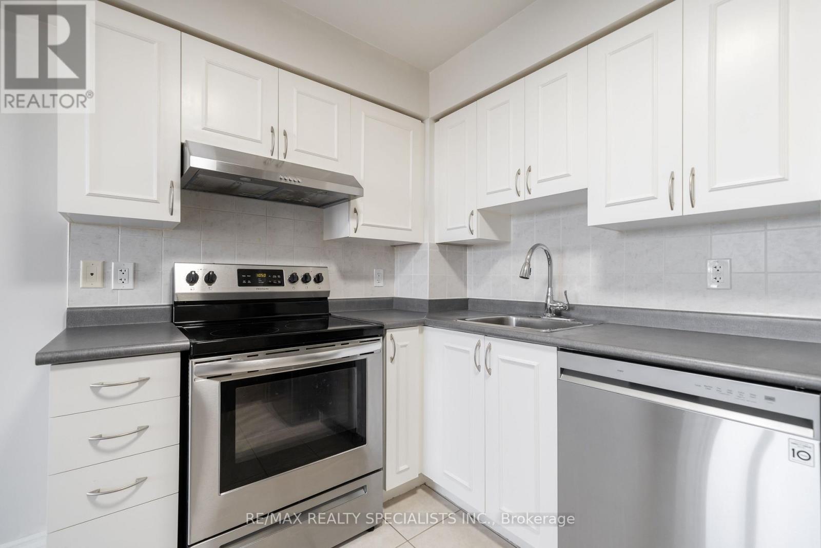 514 - 4 Elsinore Path, Toronto, Ontario  M8V 4G7 - Photo 7 - W13545096