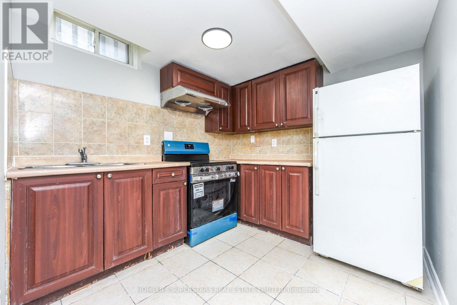 Bsmt - 15 Gold Hill Road W, Brampton, Ontario  L6X 4T6 - Photo 8 - W13434206