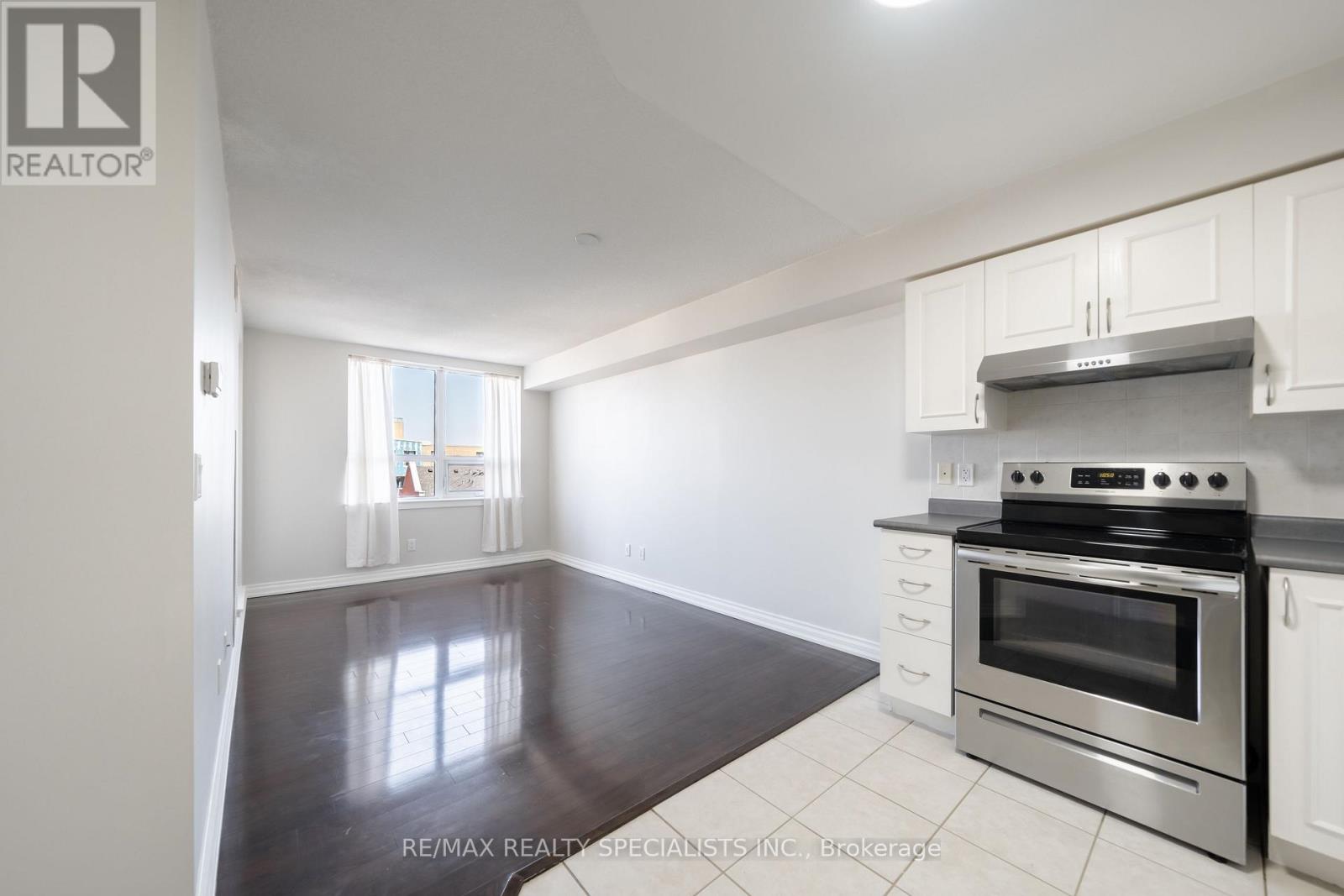 514 - 4 Elsinore Path, Toronto, Ontario  M8V 4G7 - Photo 8 - W13545096