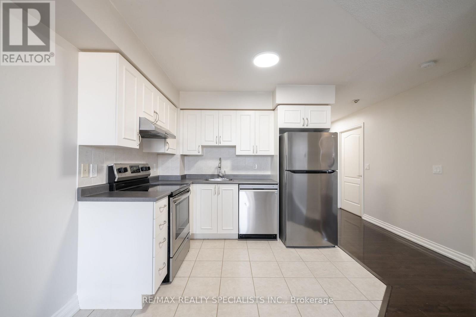 514 - 4 Elsinore Path, Toronto, Ontario  M8V 4G7 - Photo 4 - W13545096