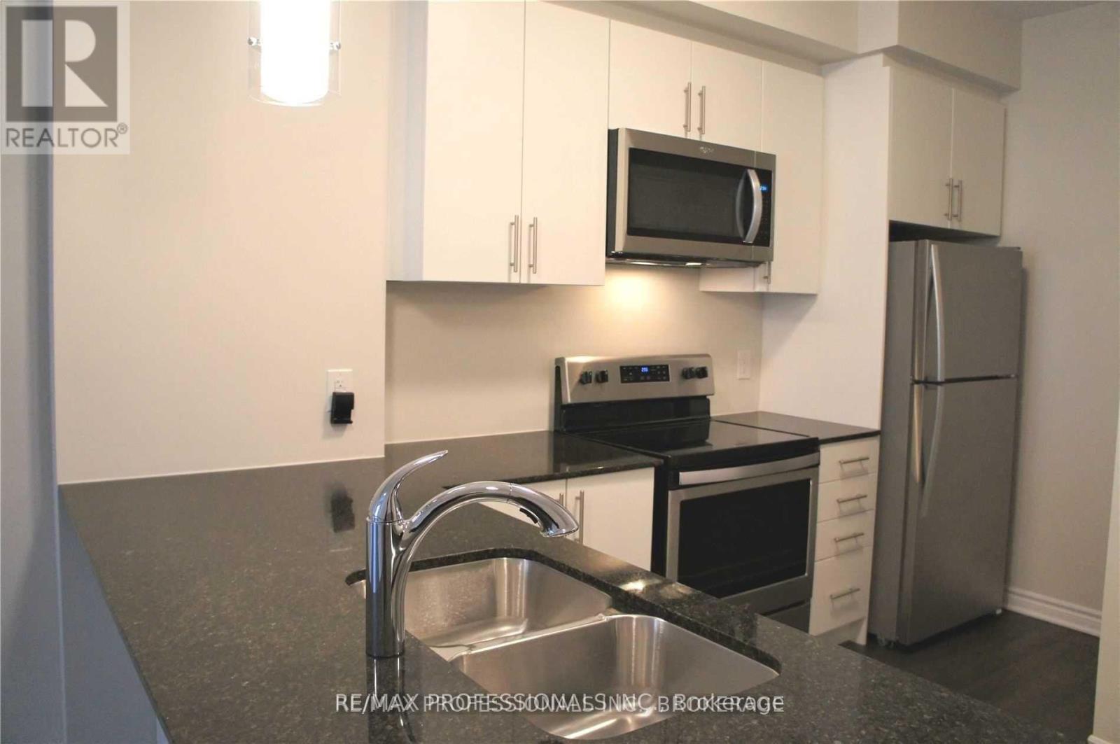 403 - 150 Oak Park Boulevard, Oakville, Ontario  L6H 3P2 - Photo 3 - W13550228