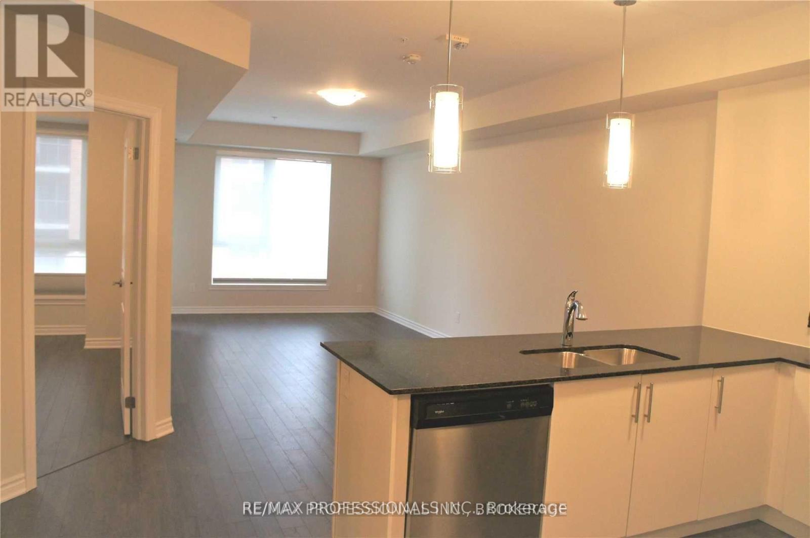 403 - 150 Oak Park Boulevard, Oakville, Ontario  L6H 3P2 - Photo 4 - W13550228