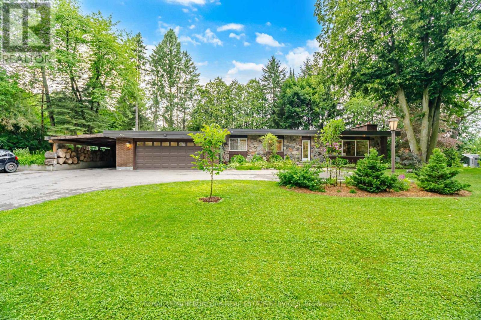 915 GOVERNORS ROAD, Hamilton, Ontario