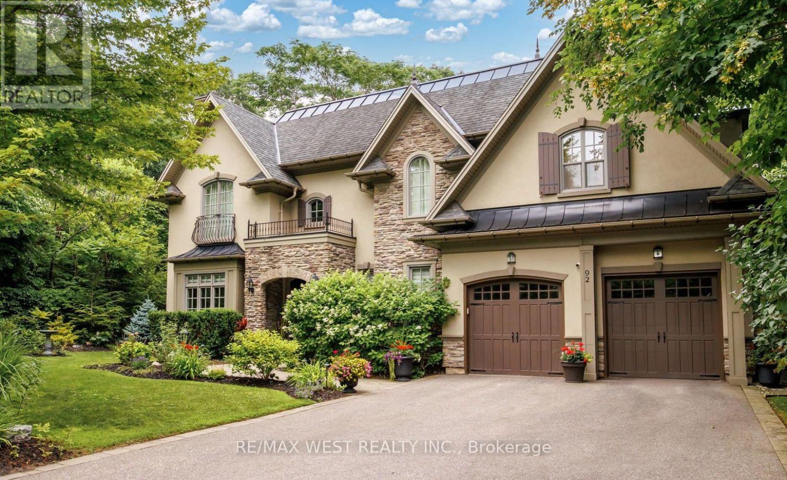 92 PINETREE WAY, Mississauga, Ontario