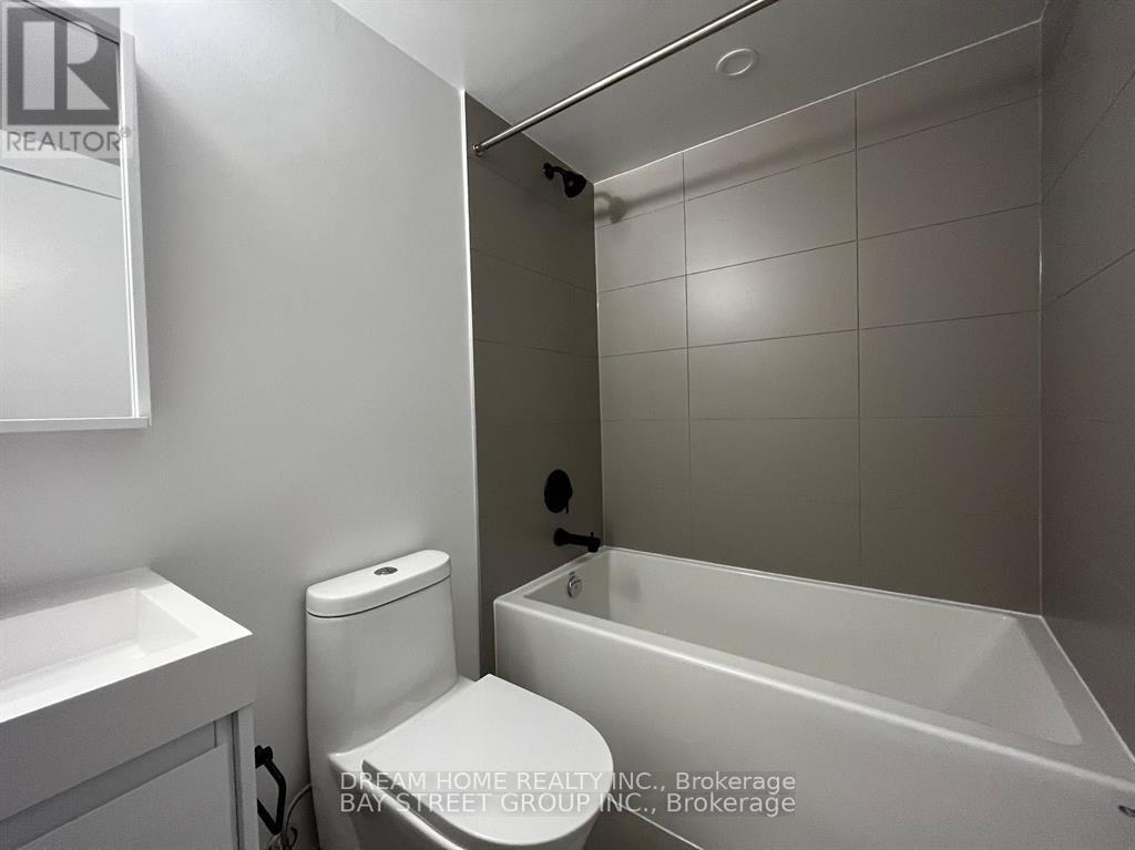 305 - 2 Augustra Avenue, Toronto, Ontario  M5V 0T3 - Photo 11 - C13550448