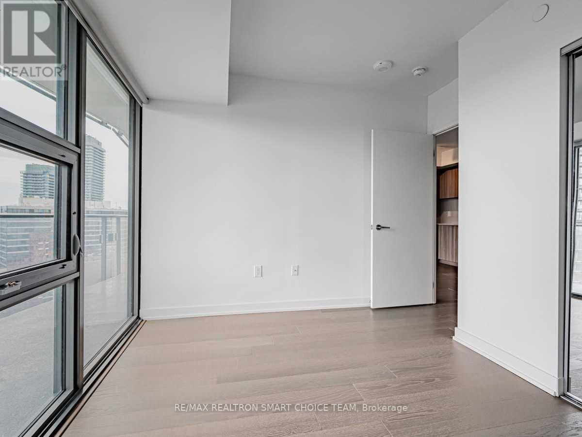 2506 - 11 Wellesley Street W, Toronto, Ontario  M4Y 0G4 - Photo 17 - C13550516