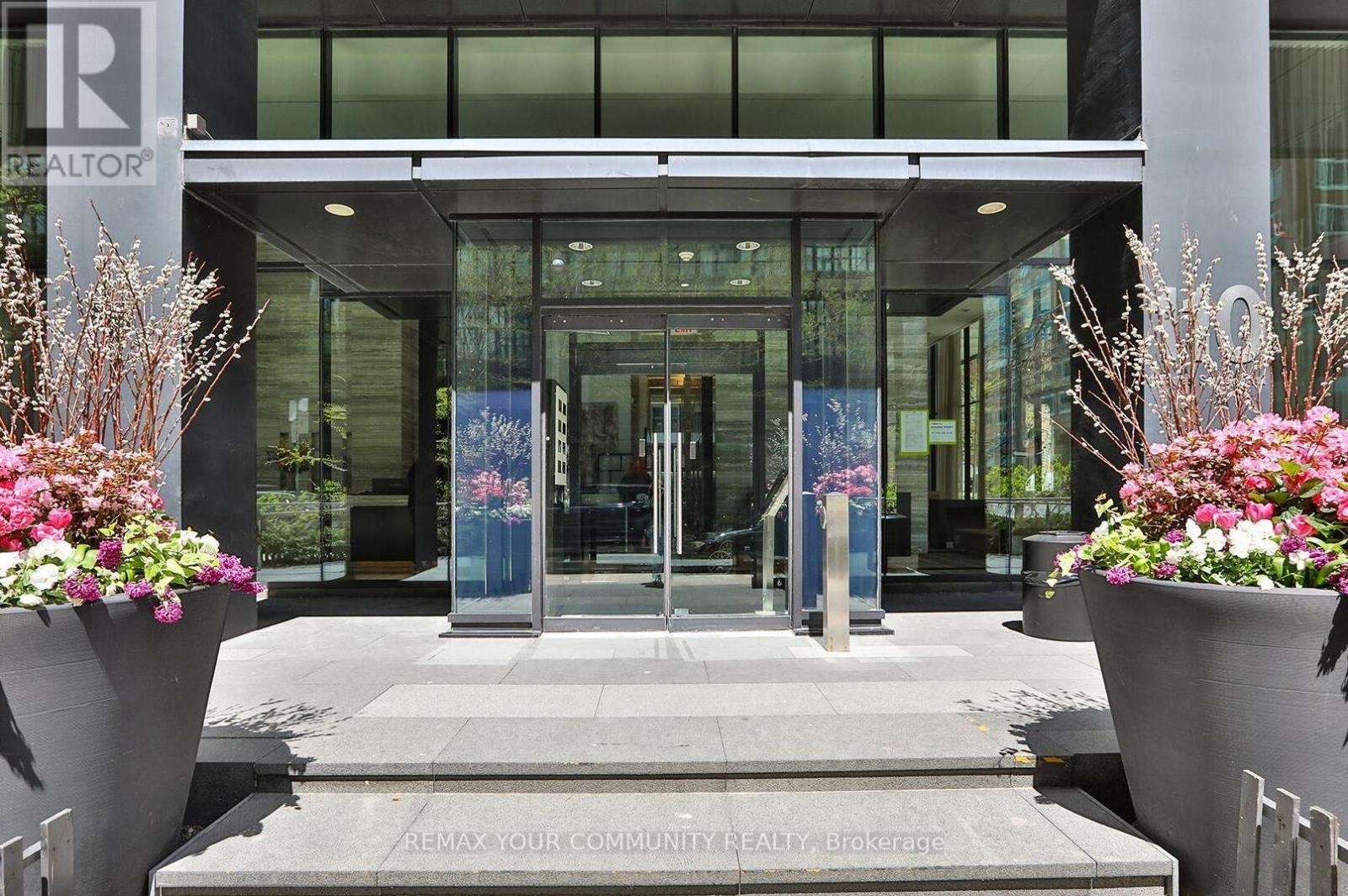 1704 - 110 Charles Street E, Toronto, Ontario  M4Y 1T5 - Photo 2 - C13550542