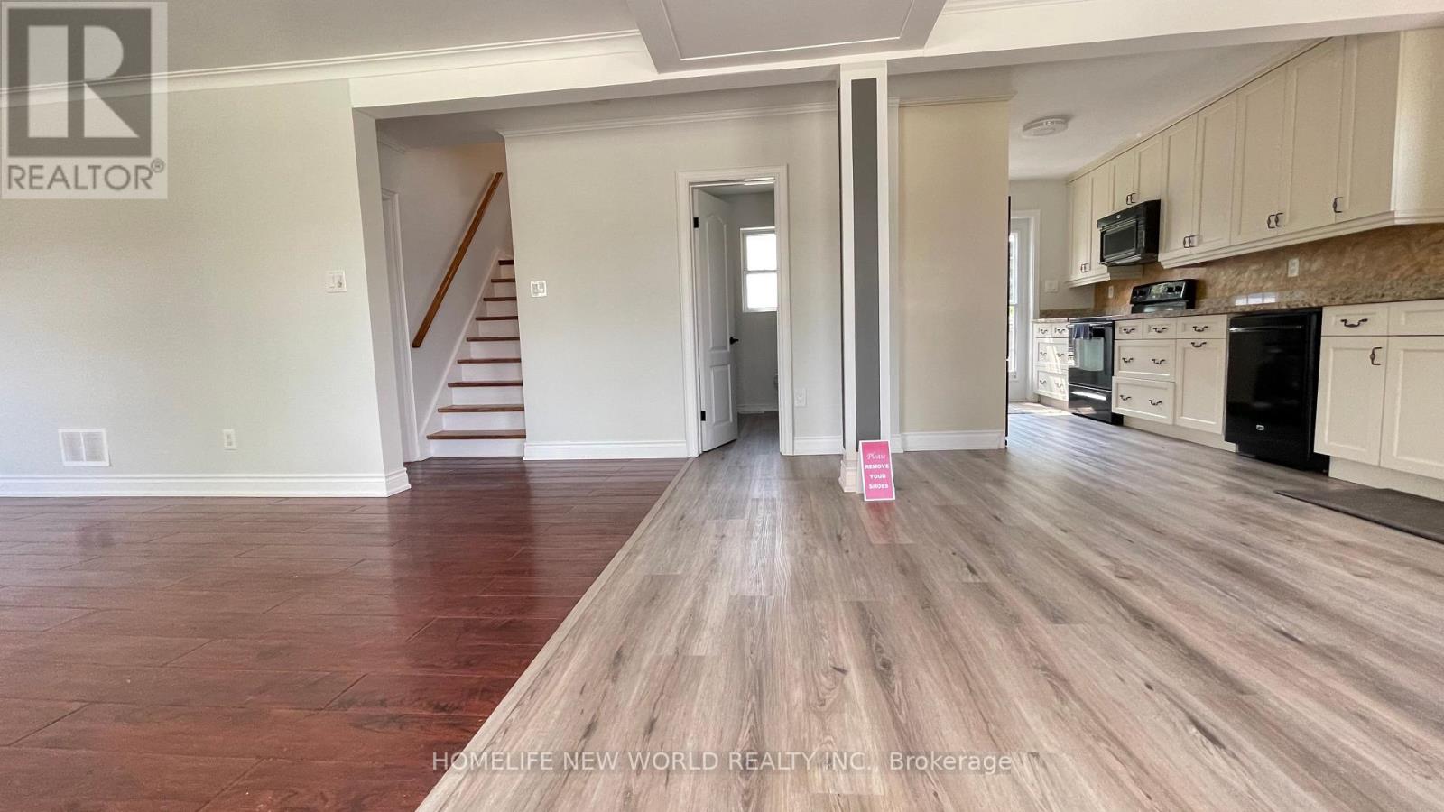 100 Pugsley Avenue, Richmond Hill, Ontario L4C 1Z9 - Photo 3 - N13550632