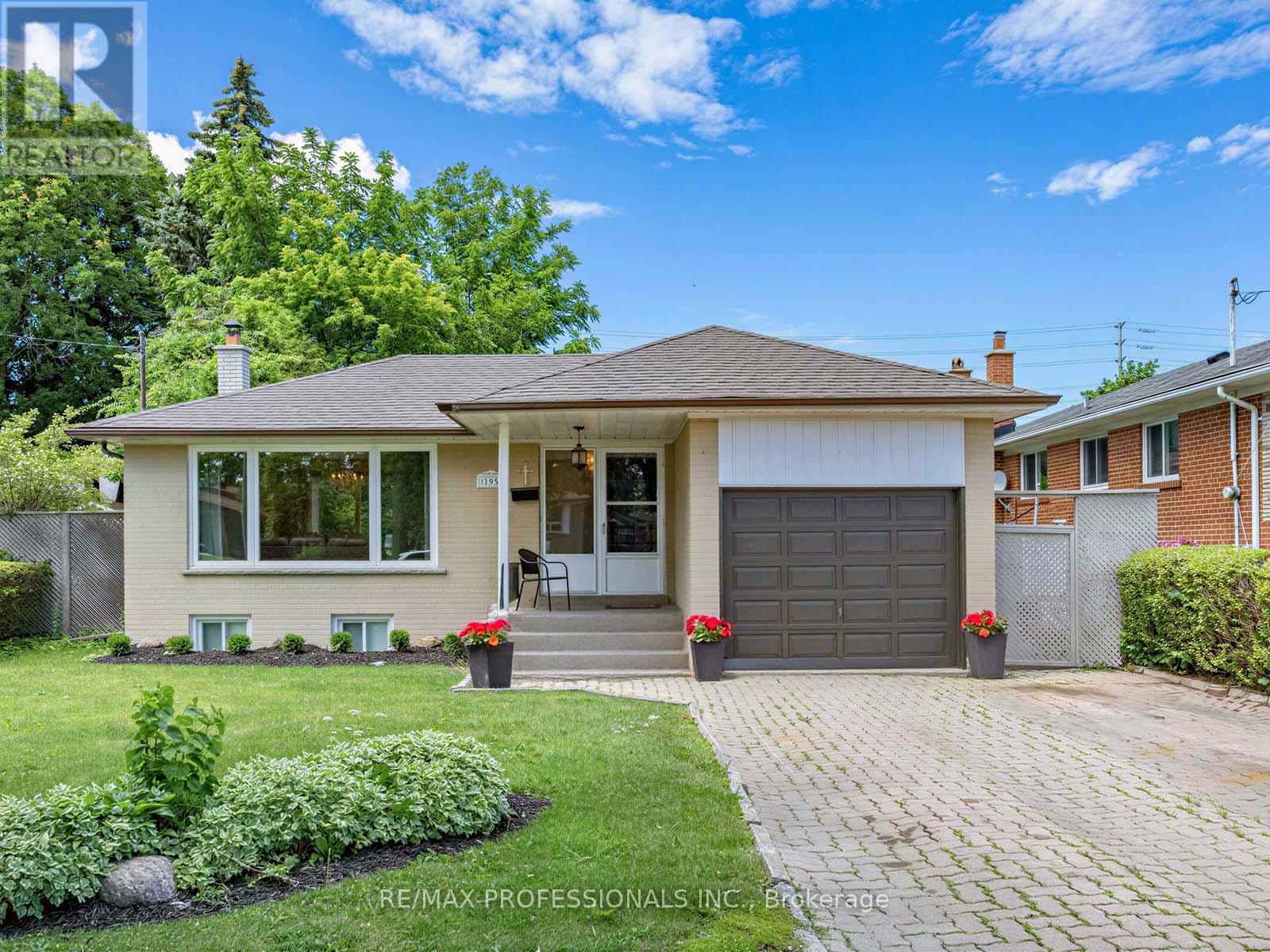 793 Netherton Crescent, Mississauga, Ontario  L4Y 2M5 - Photo 2 - W13550396