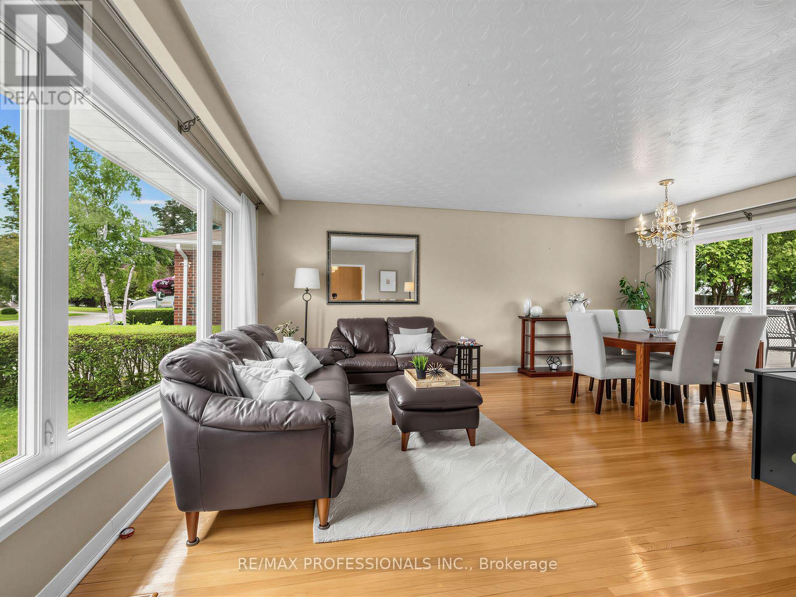 793 Netherton Crescent, Mississauga, Ontario  L4Y 2M5 - Photo 4 - W13550396