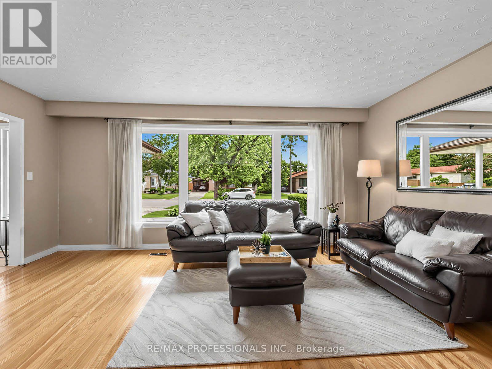 793 Netherton Crescent, Mississauga, Ontario  L4Y 2M5 - Photo 5 - W13550396