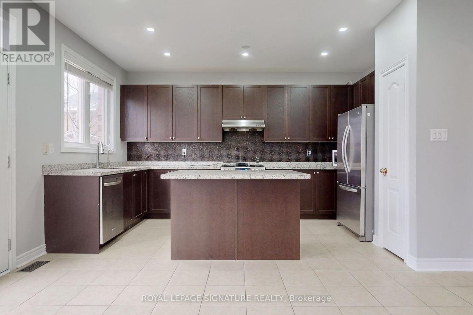 208 Weston Drive, Milton, Ontario  L9T 0V1 - Photo 5 - W13550490