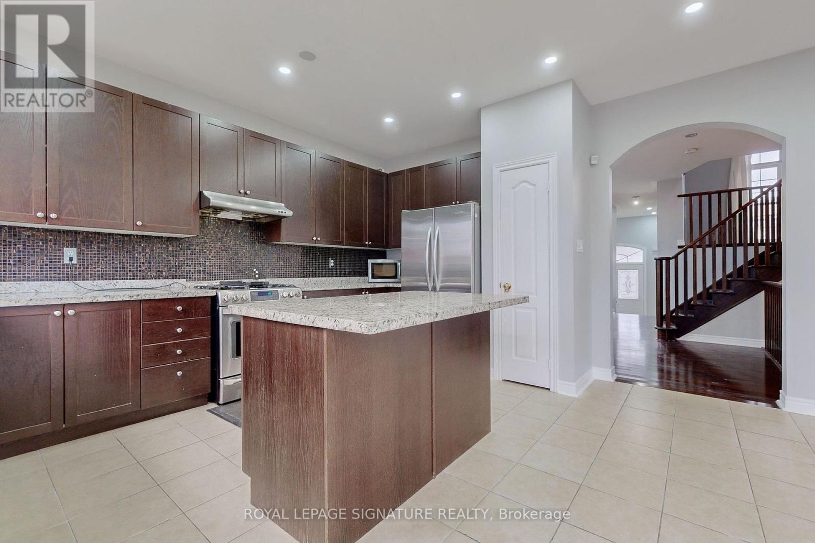 208 Weston Drive, Milton, Ontario  L9T 0V1 - Photo 6 - W13550490