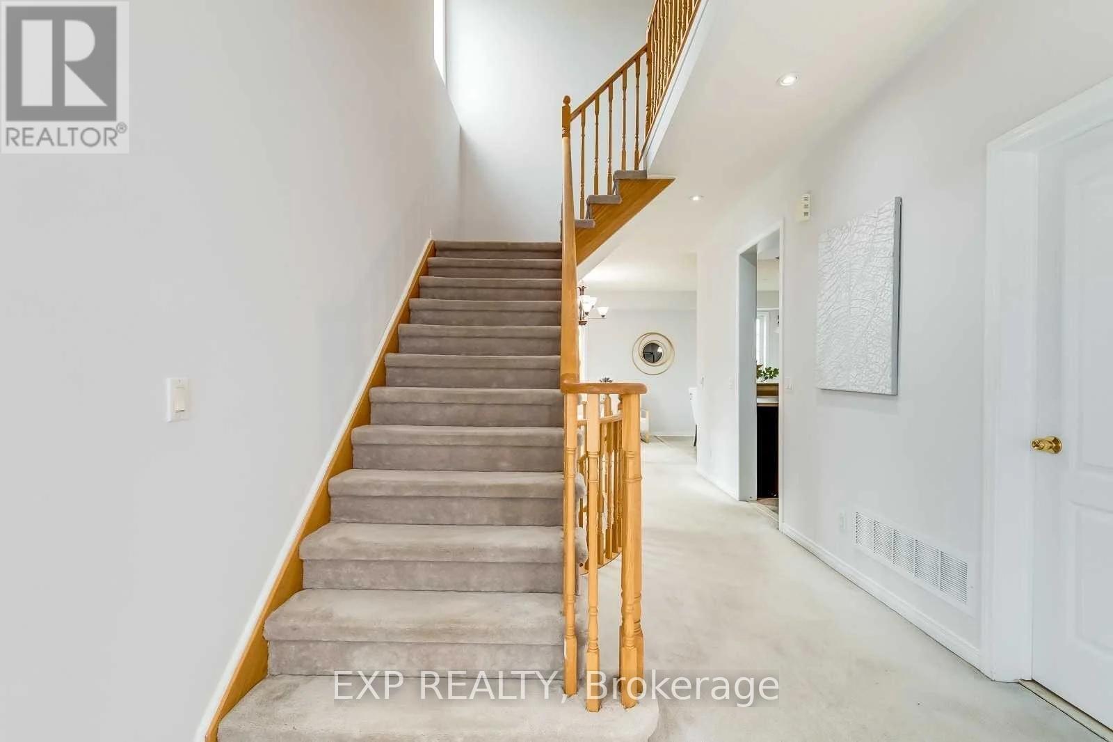 3905 Quiet Creek Drive, Mississauga, Ontario  L5M 8B5 - Photo 3 - W13550560
