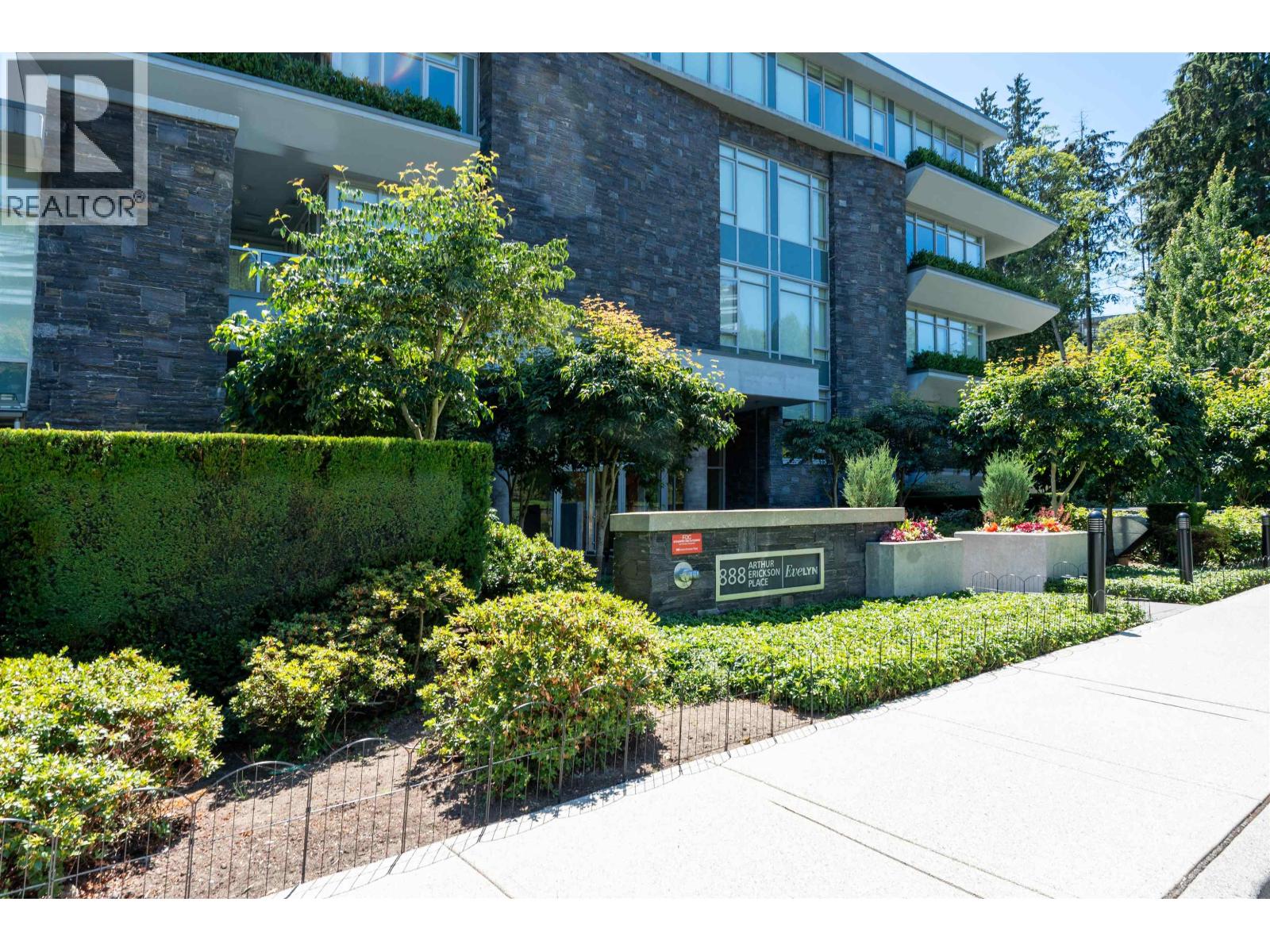 401 888 ARTHUR ERICKSON PLACE, West Vancouver, British Columbia