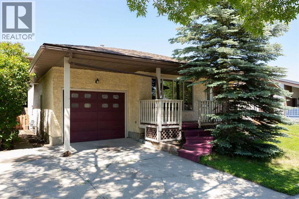 80 Macewan Drive NW, Calgary, Alberta  T3K 2P7 - Photo 3 - A2325610