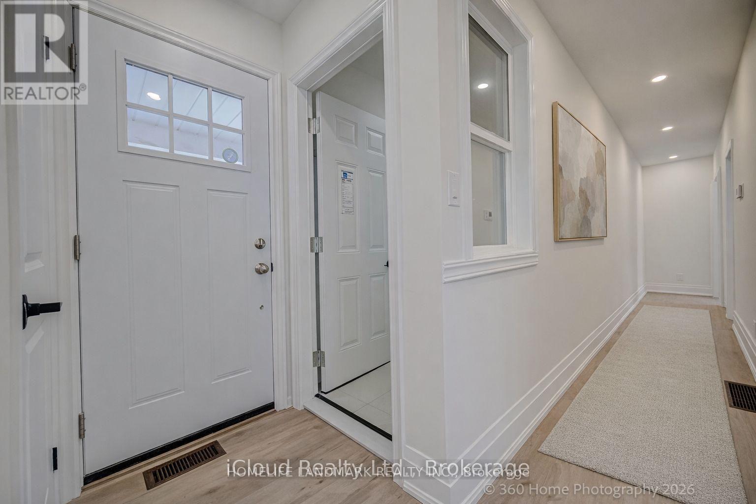 73 Berkinshaw Crescent, Toronto, Ontario  M3B 2T1 - Photo 4 - C13550700