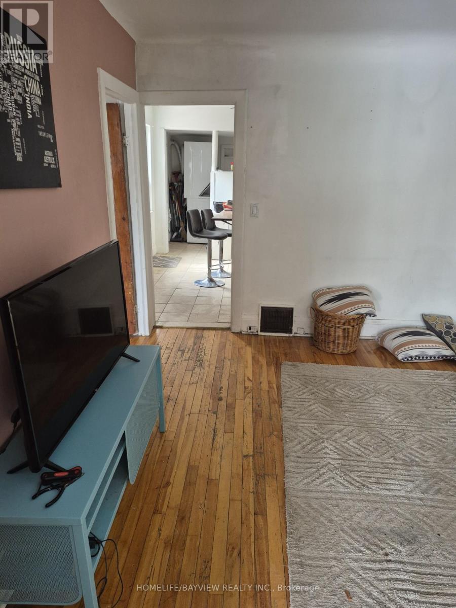326 Rhodes Avenue E, Toronto, Ontario  M4L 3A3 - Photo 2 - E13550664