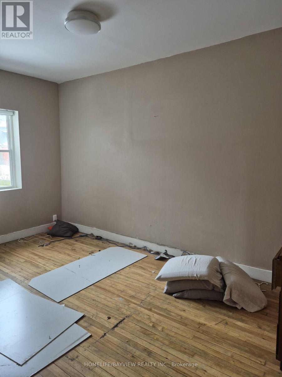 326 Rhodes Avenue E, Toronto, Ontario  M4L 3A3 - Photo 3 - E13550664
