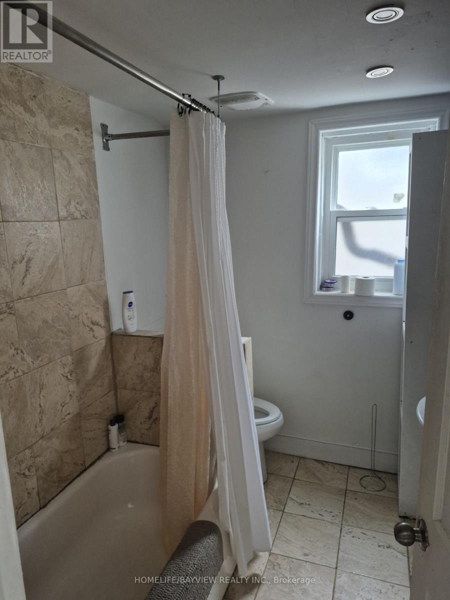 326 Rhodes Avenue E, Toronto, Ontario  M4L 3A3 - Photo 6 - E13550664