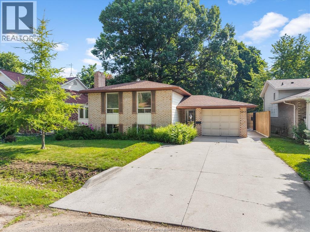 3842 Bliss, Windsor, Ontario  N8W 4Z6 - Photo 2 - 26016676