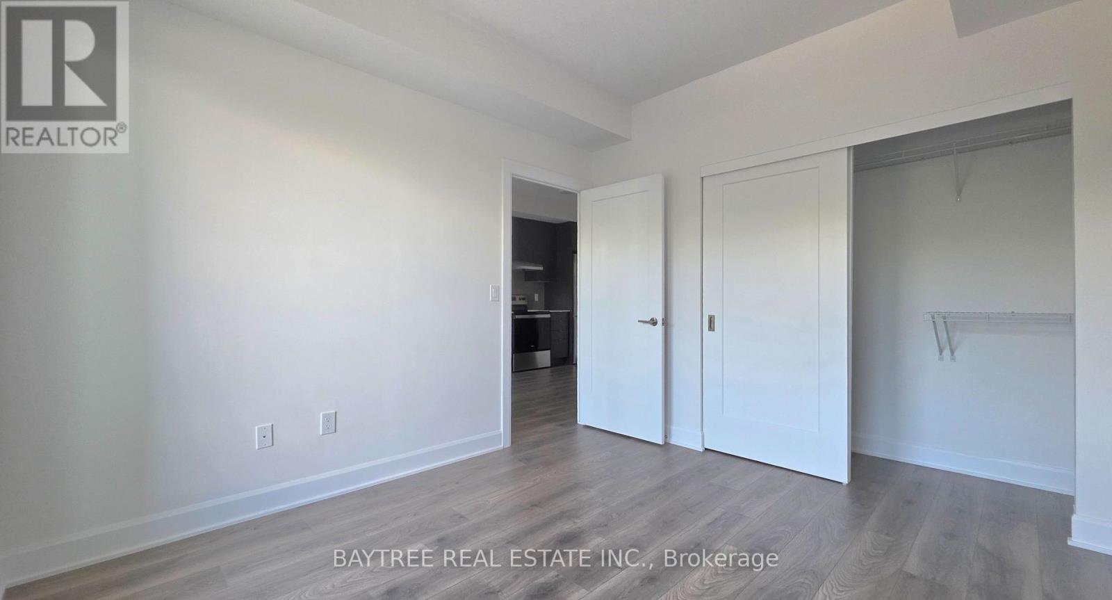 325 - 3240 William Coltson Avenue, Oakville, Ontario L6H 8C8 - Photo 4 - W13550646